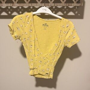Hollister Yellow Floral Short Sleeve Top